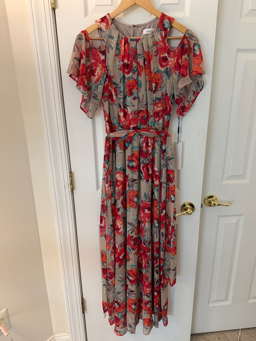 NWT Calvin Klein Gorgeous Floral Dress Size 4